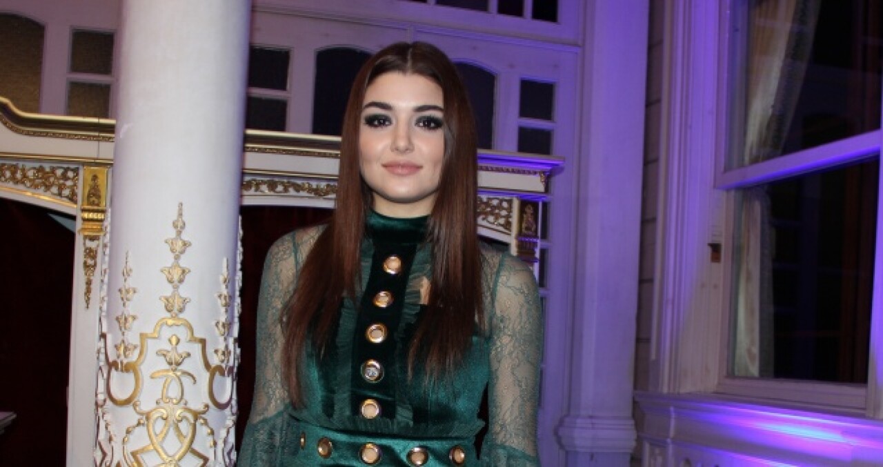 Hande Erçel fotoğrafları 16