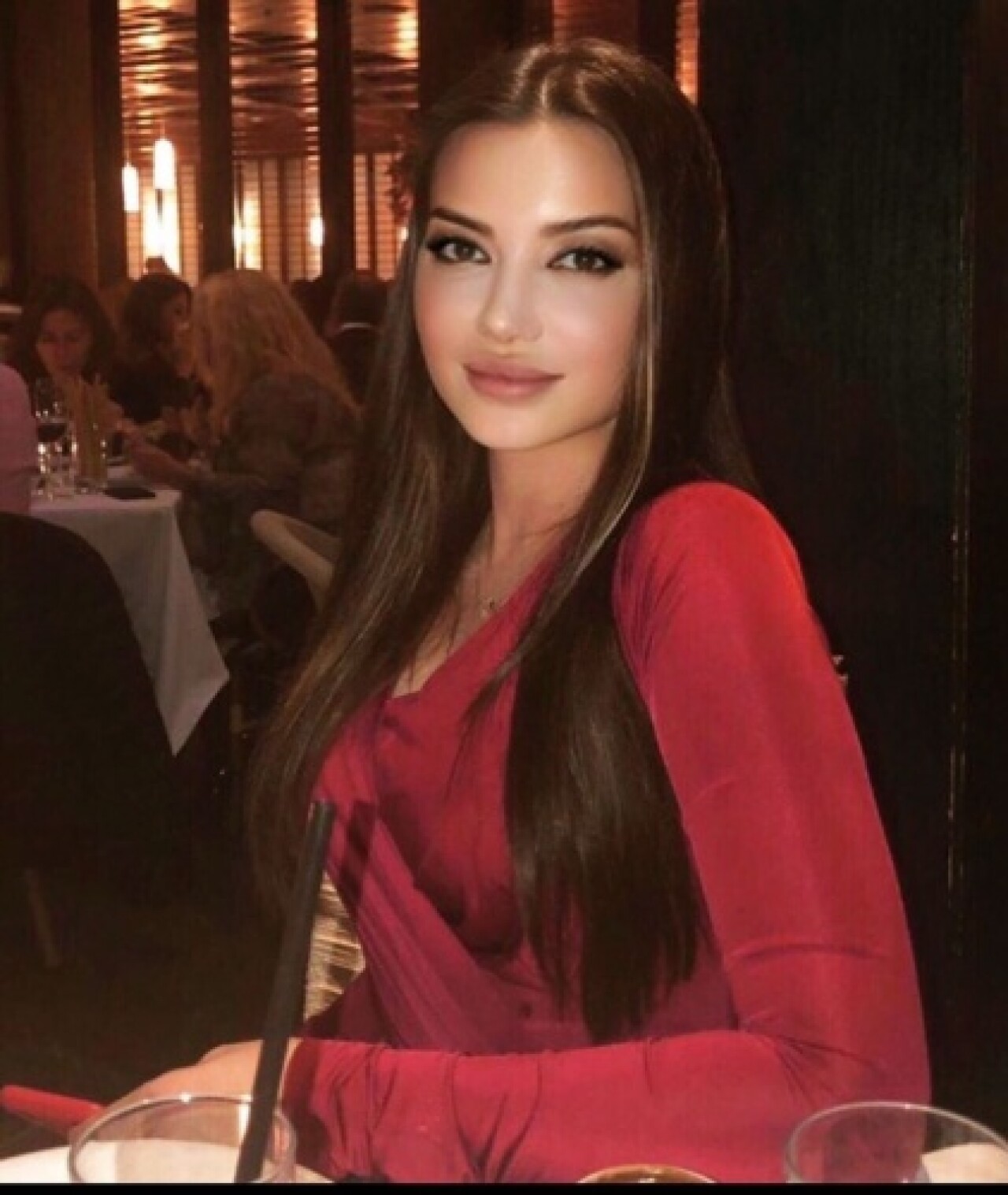 Esra Ezmeci fotoğrafları 22