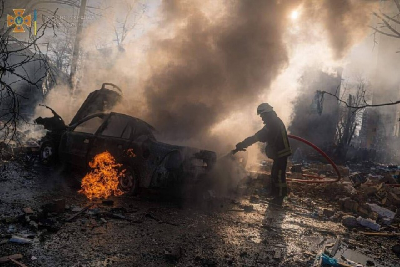 Kiev’in Podil semtine bu sabah füze parçası düştü 7