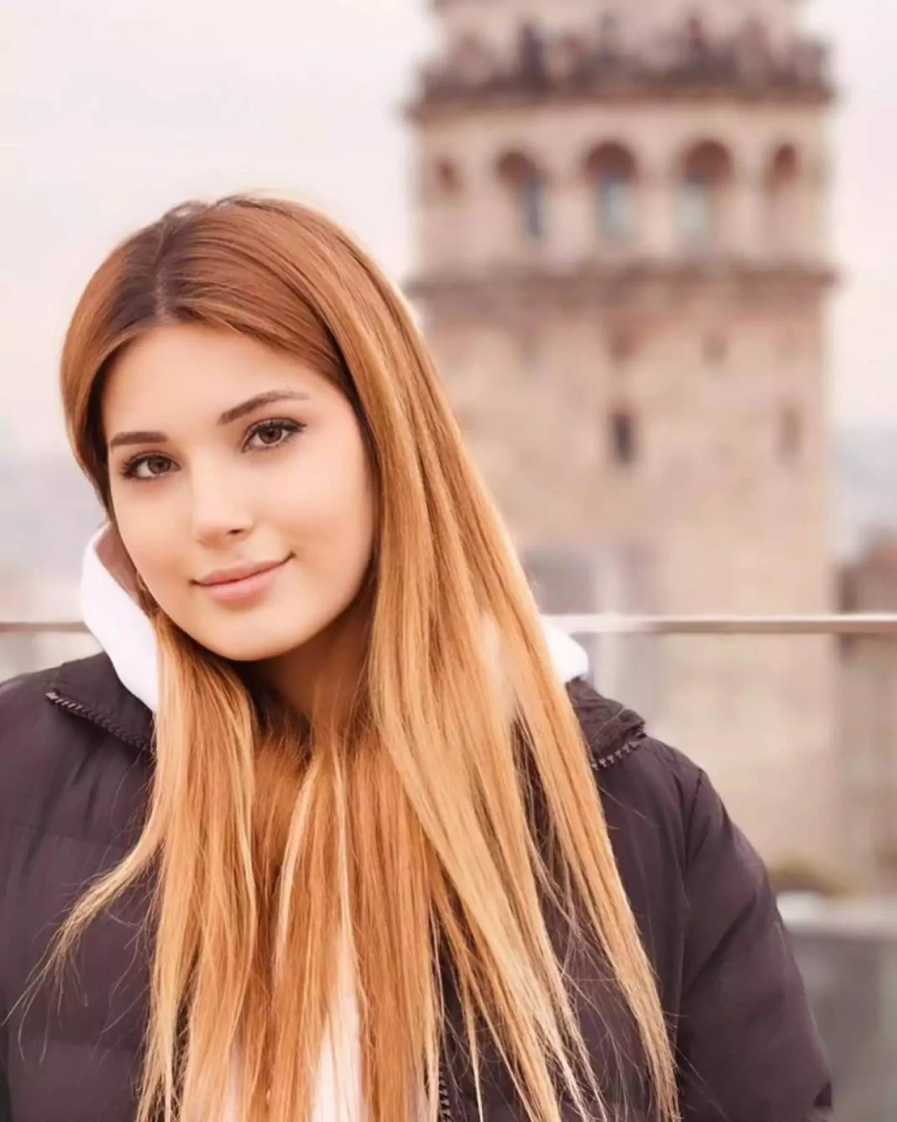 Gelin Evi Cansu Kömleksiz Kara kimdir? Instagram hesabı 11