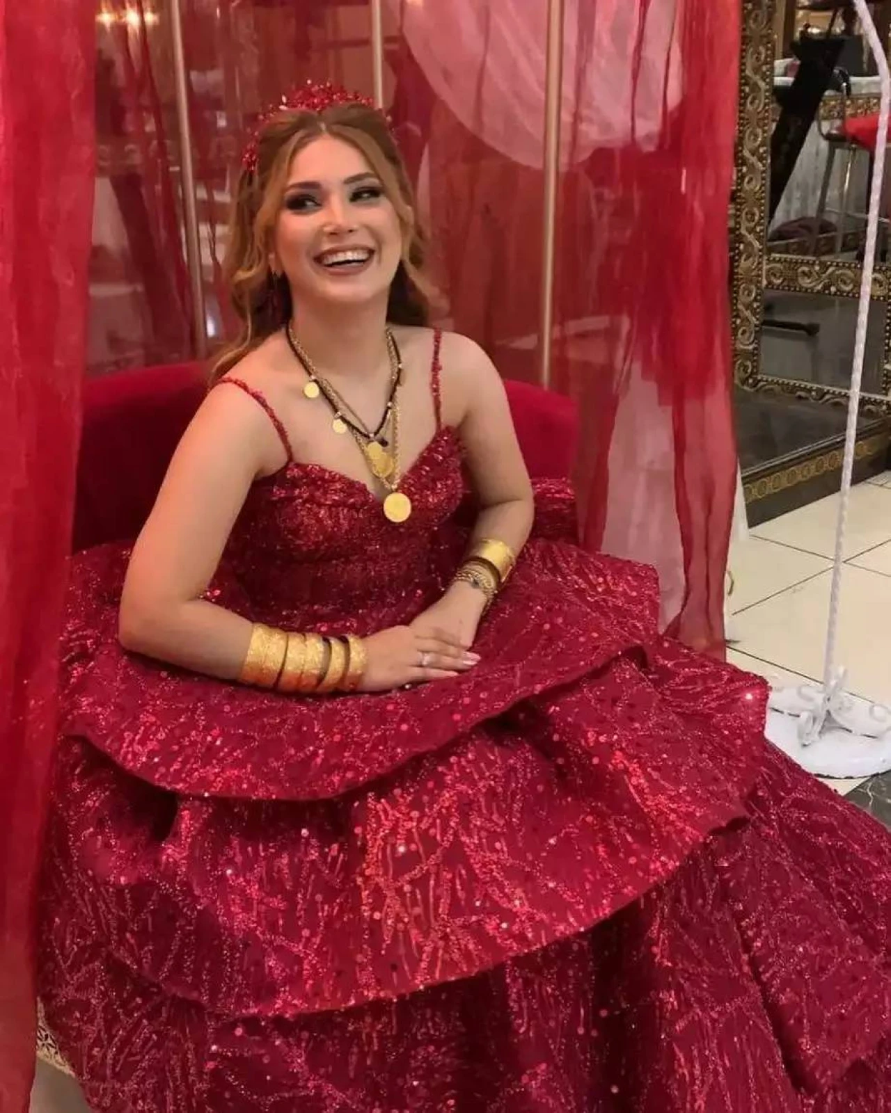 Gelin Evi Cansu Kömleksiz Kara kimdir? Instagram hesabı 7