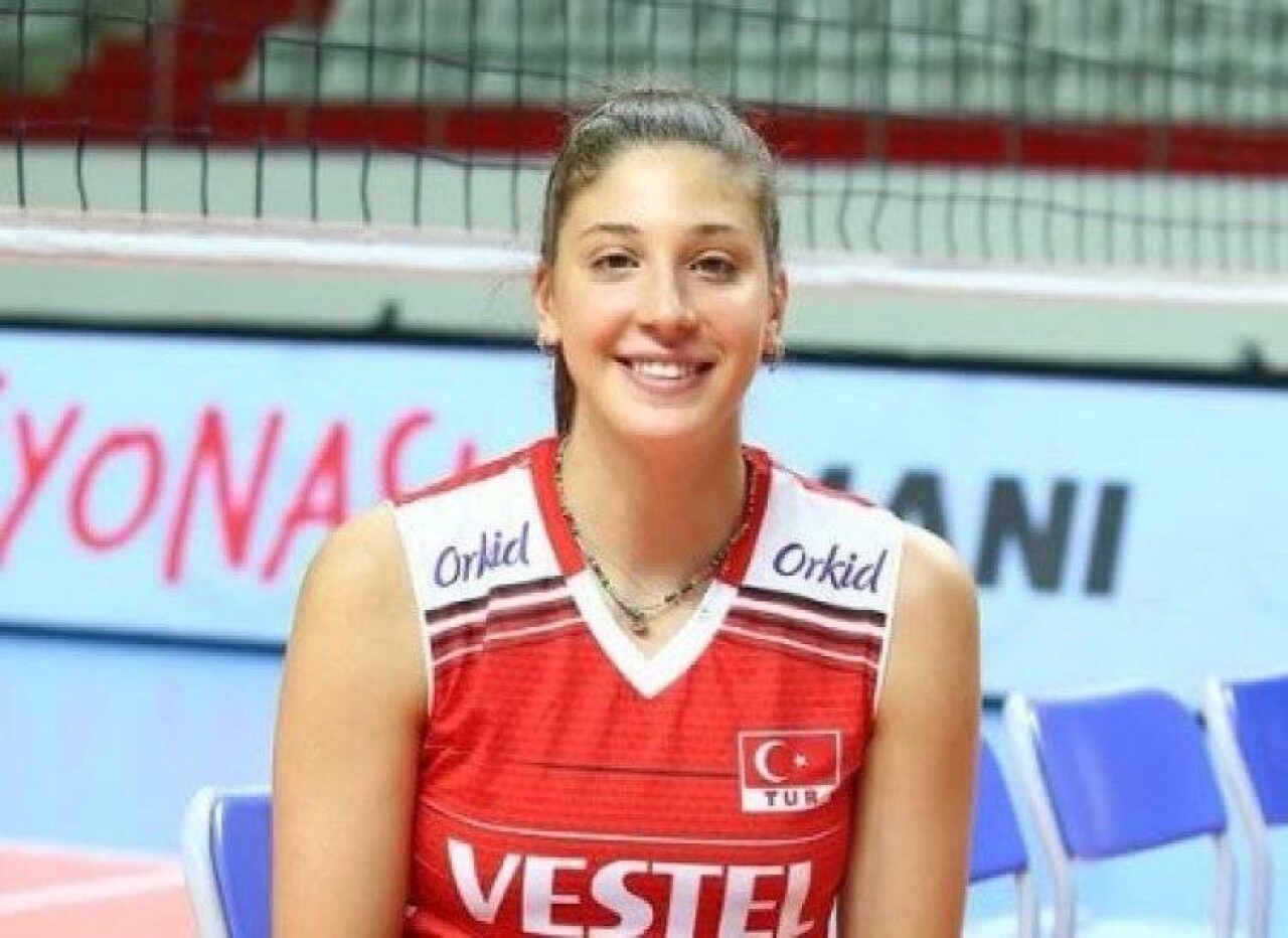 Milli voleybolcu İlkin Aydın kimdir, kaç yaşında, evli mi? 7