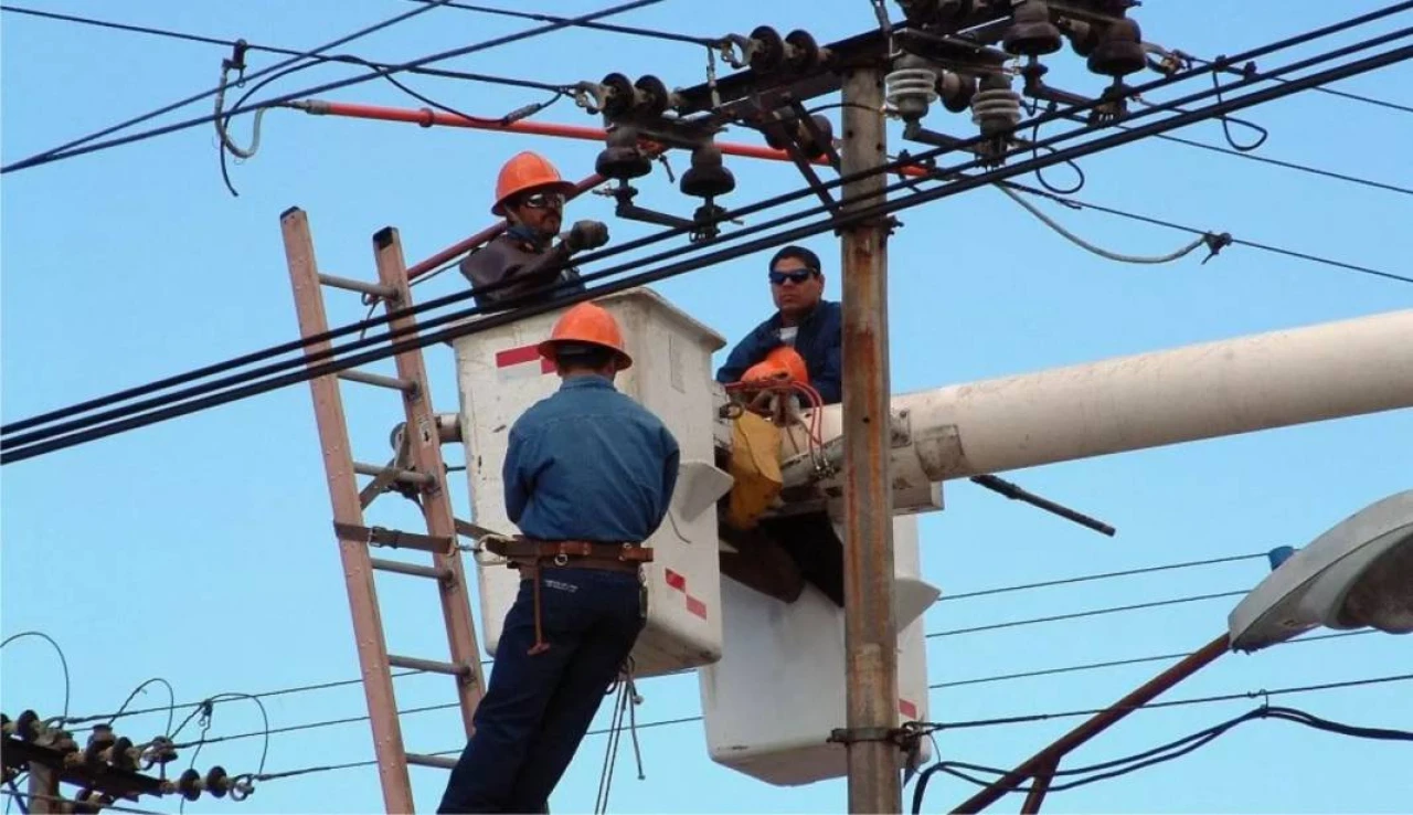 Mumları Hazır Edin! En Sıcak Günde Elektriksiz Kalacağız 6