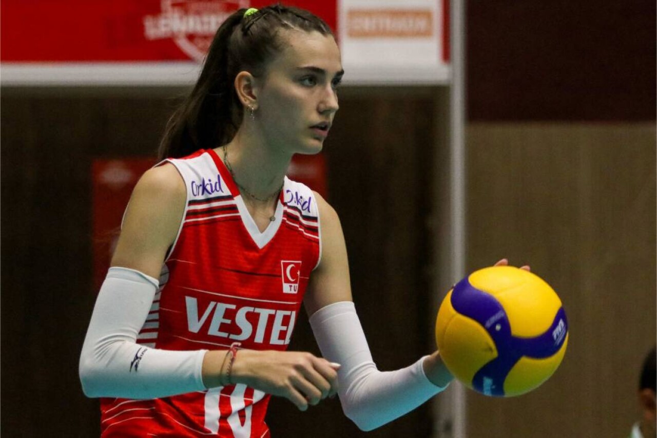 Genç voleybolcu Dilay Özdemir kimdir, kaç yaşında, nereli, boyu kaç, sevgilisi var mı, babası kim, takımı, Instagram hesabı 3