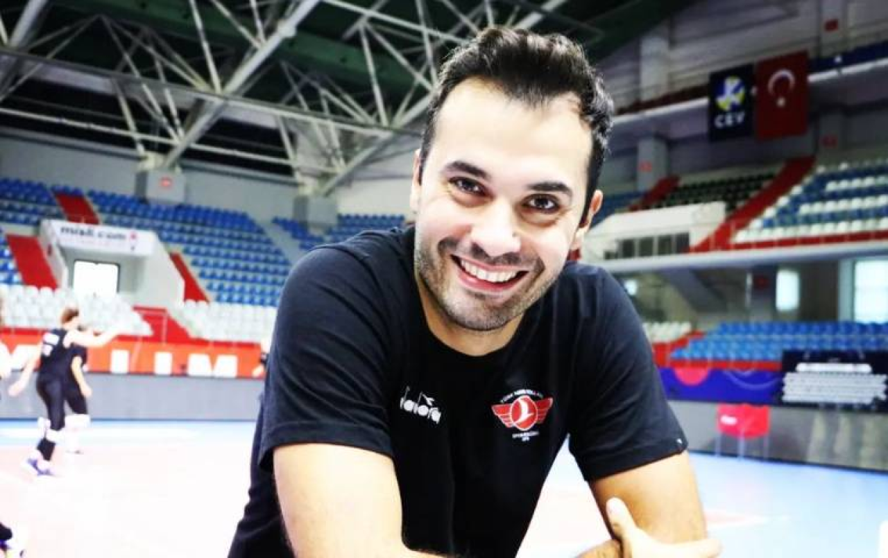 Yunanistan kadın voleybol takımının Türk antrenörü Yunus Öçal kimdir, kaç yaşında, nereli, evli mi, eşi kim, Instagram hesabı? 2