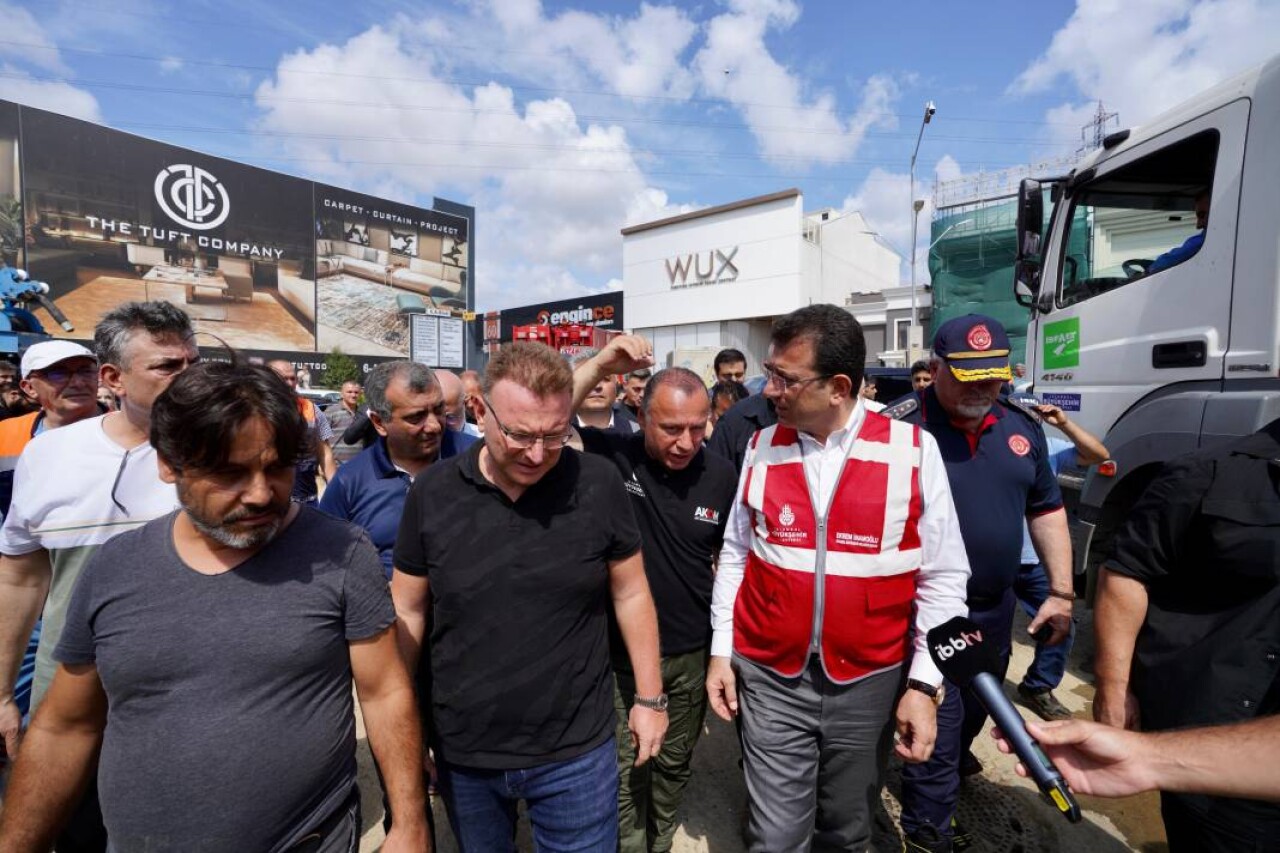 İmamoğlu selden etkilenen esnafı ziyaret etti 1