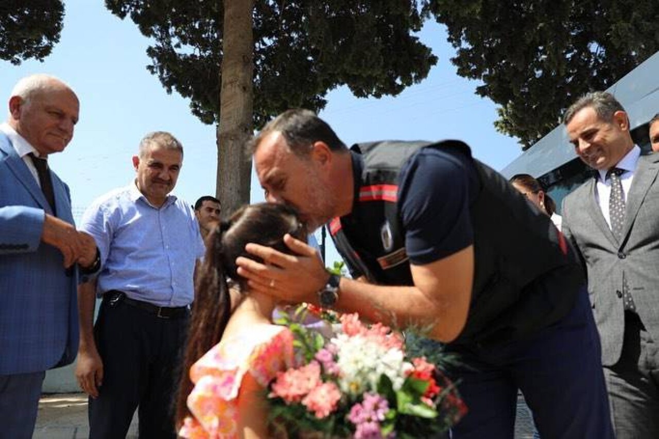 Başkan Yılmaz'dan depremzede öğrencilere büyük destek 1