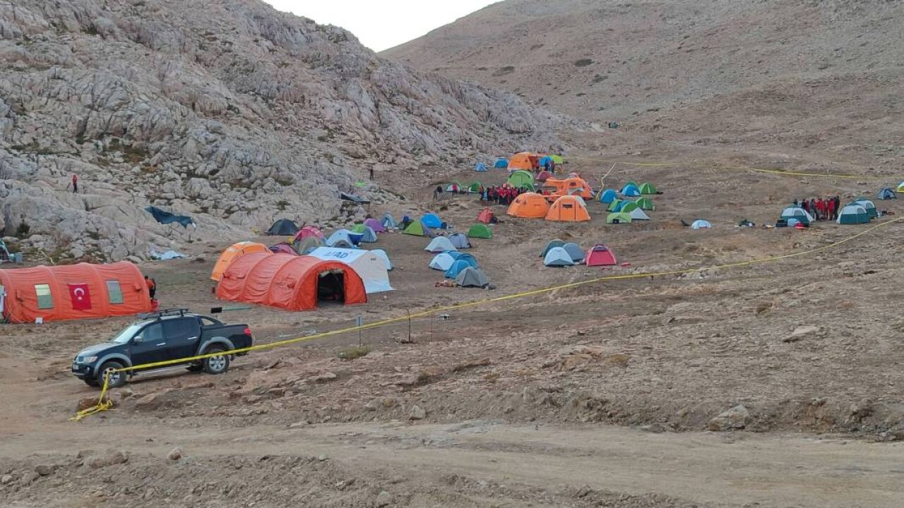 1040 metre derindeki araştırmacıyı kurtarma planı hazır 3