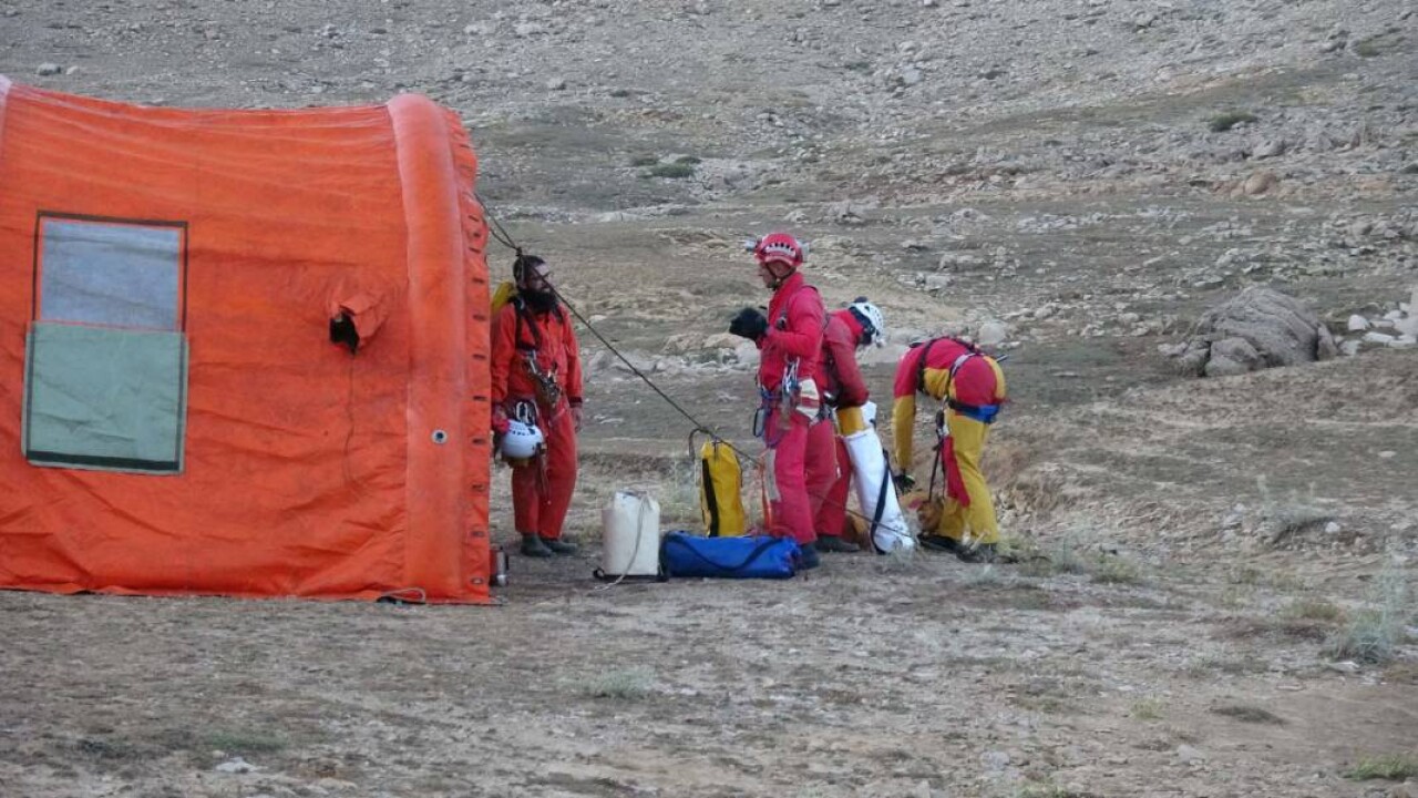 1040 metre derindeki araştırmacıyı kurtarma planı hazır 2