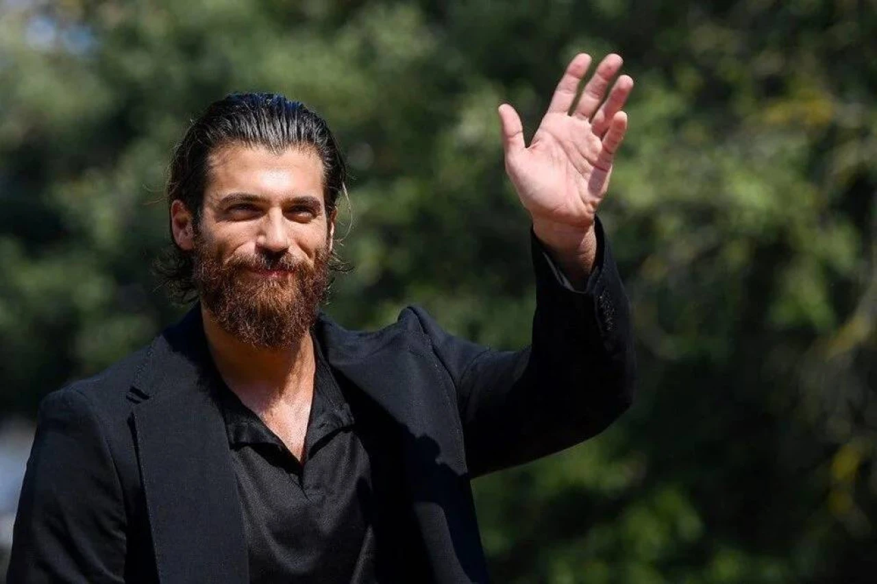 Can Yaman, Demet Özdemir yüzünden mi Venedik’e gitmedi? “Şovu çalmadan başkalarına yer açmak için…” 1