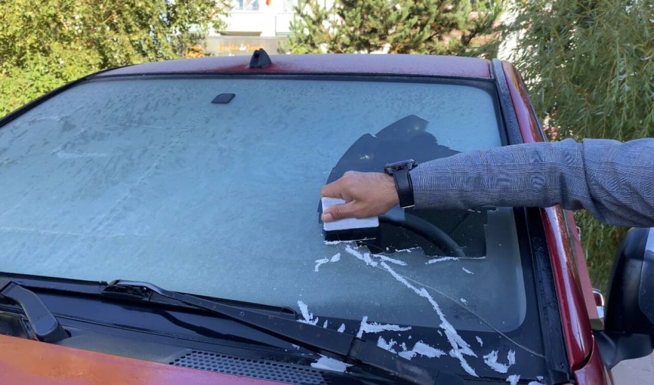 Hava sıcaklığı sıfırın altına düştü: Kırağı oluştu, camları buz tuttu 5