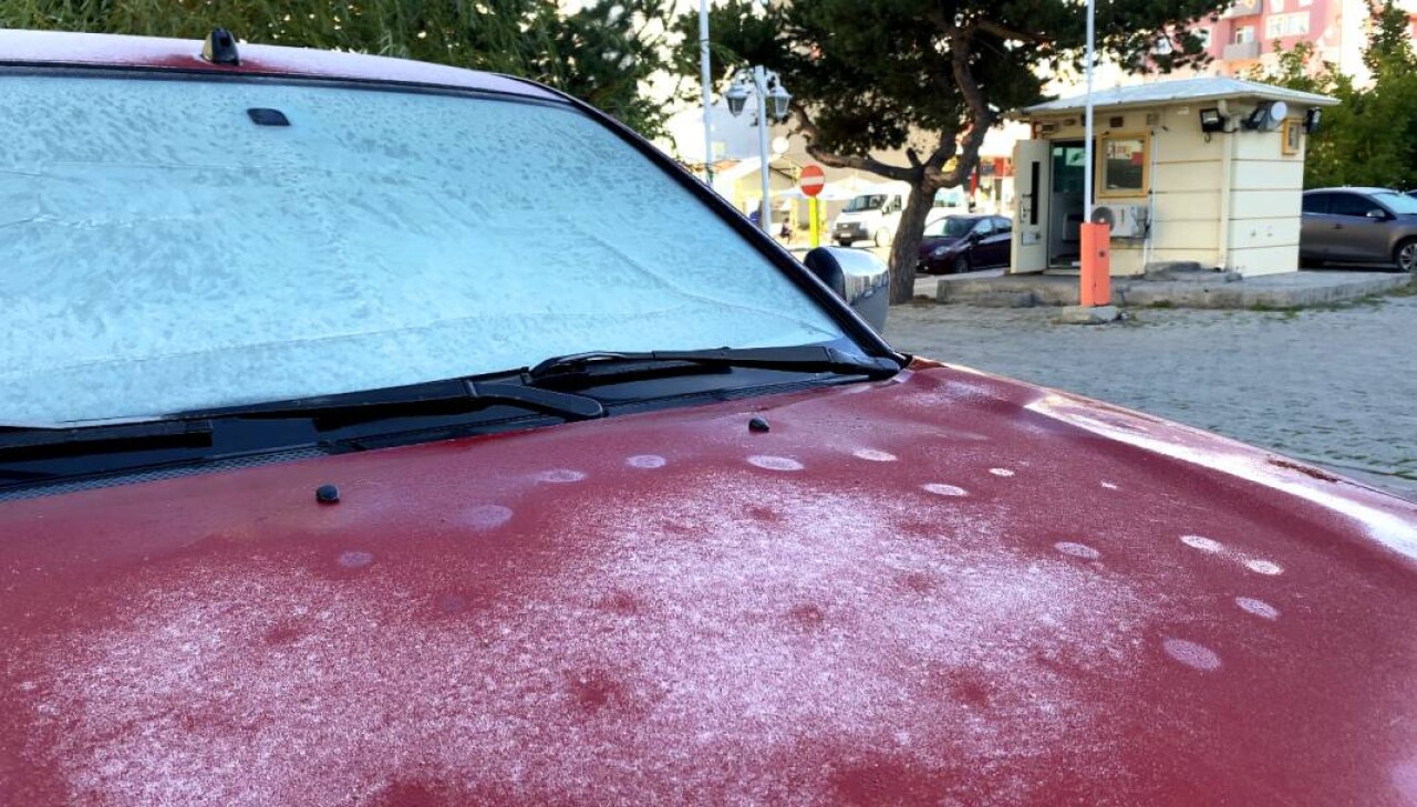 Hava sıcaklığı sıfırın altına düştü: Kırağı oluştu, camları buz tuttu 4