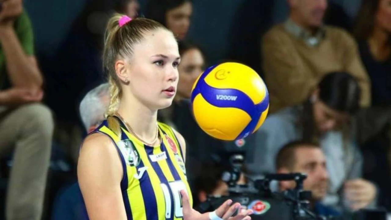 Ünlü voleybolcu, Eyüpsporlu futbolcu ile beraber! 3