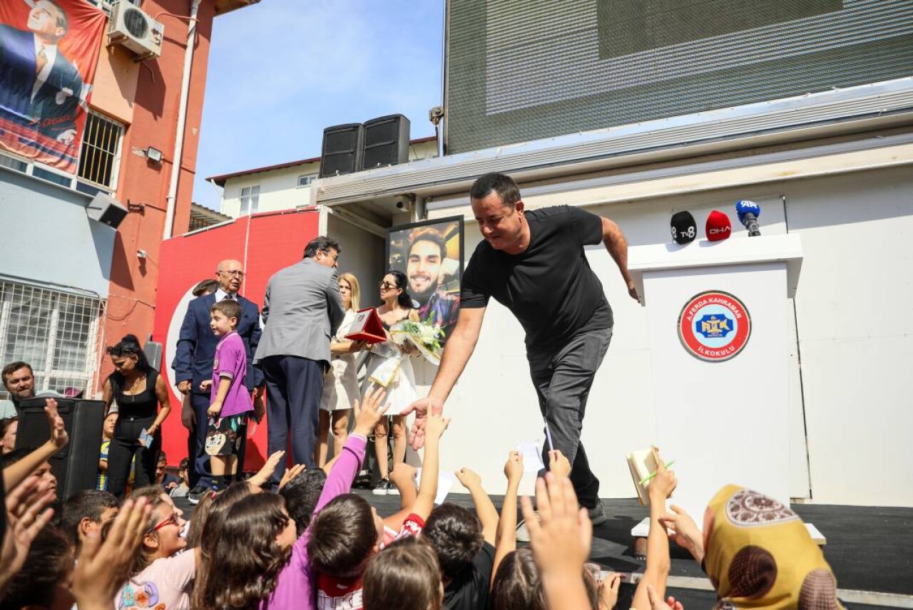 Dominik'te öldürülen Alper'in adı, okuduğu okulda yaşatılacak 6