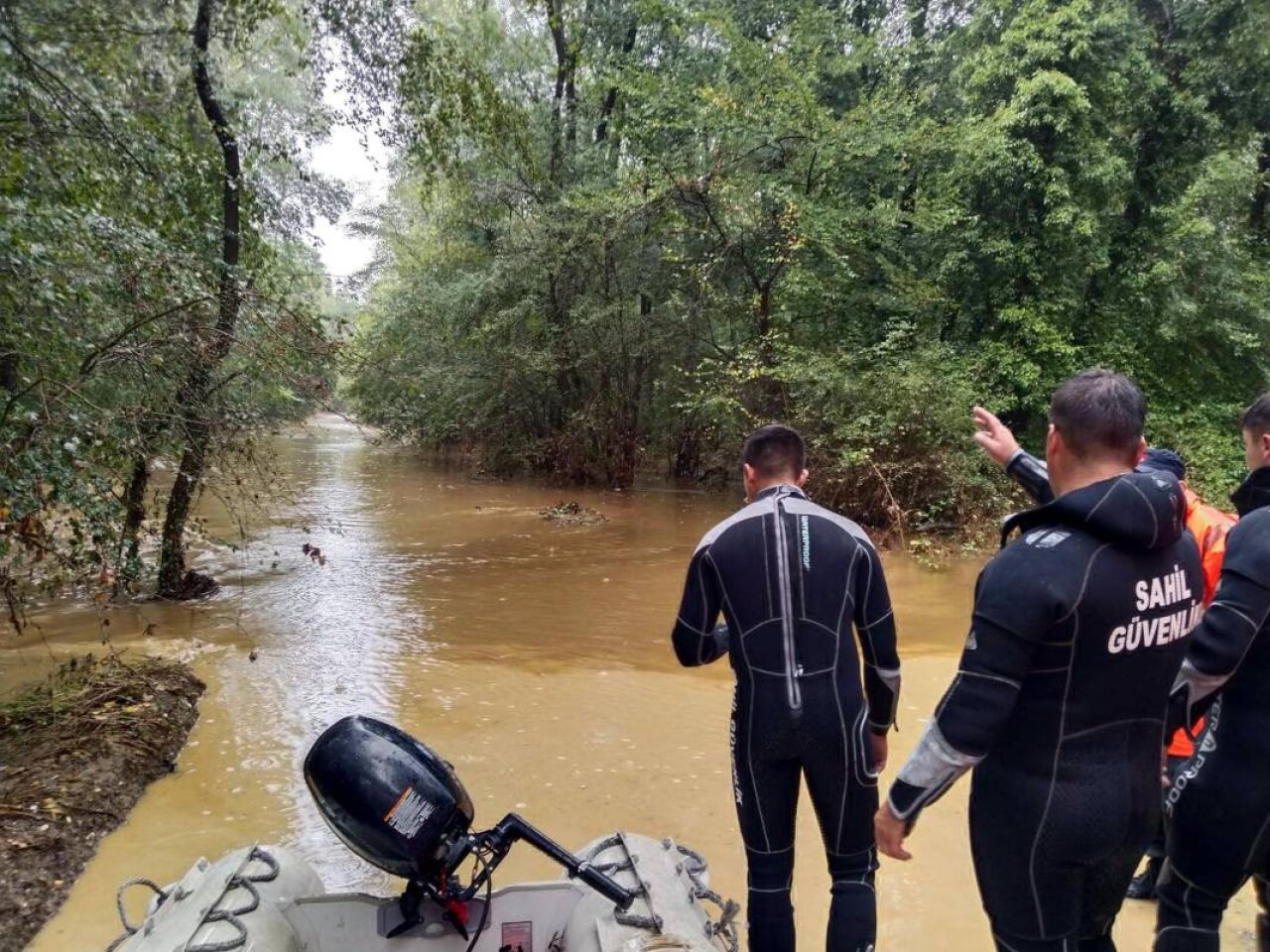 İlde sel felaketi! Dereler taştı, yollar kapandı: 2 ölü, 4 kayıp 6