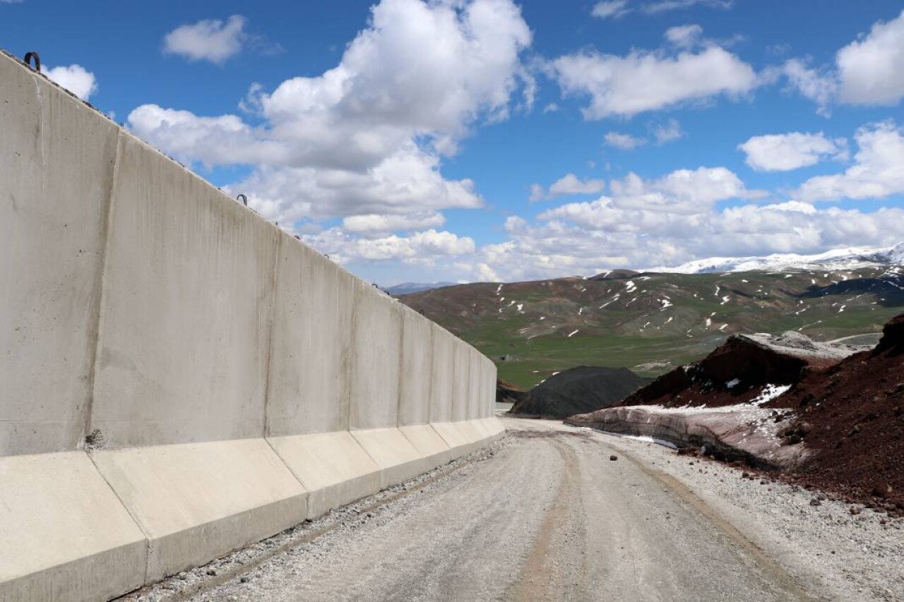 Sınıra beton duvarı: 145 kilometrelik kısmı tamamlandı, hendekler kazılıyor 5