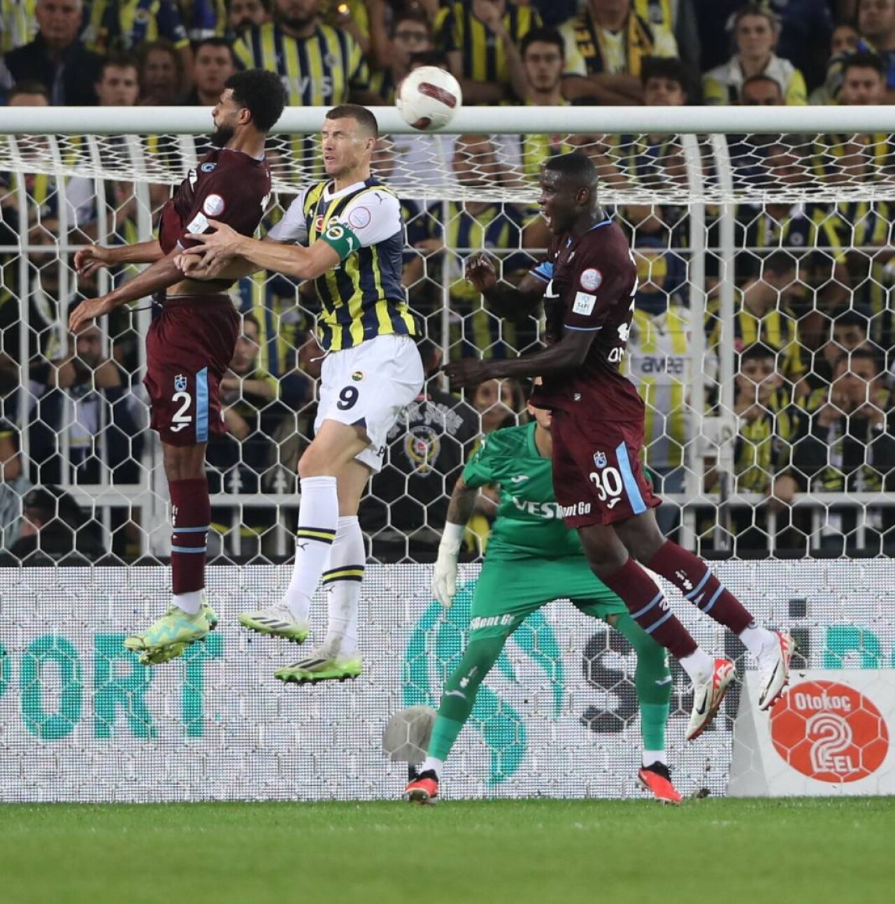 Fenerbahçe'nin serisini Trabzonspor bitirdi! 26 yıl sonra tarihe geçen zafer 42