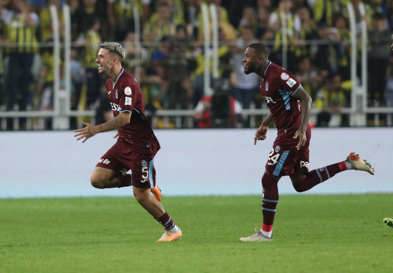 Fenerbahçe'nin serisini Trabzonspor bitirdi! 26 yıl sonra tarihe geçen zafer 35