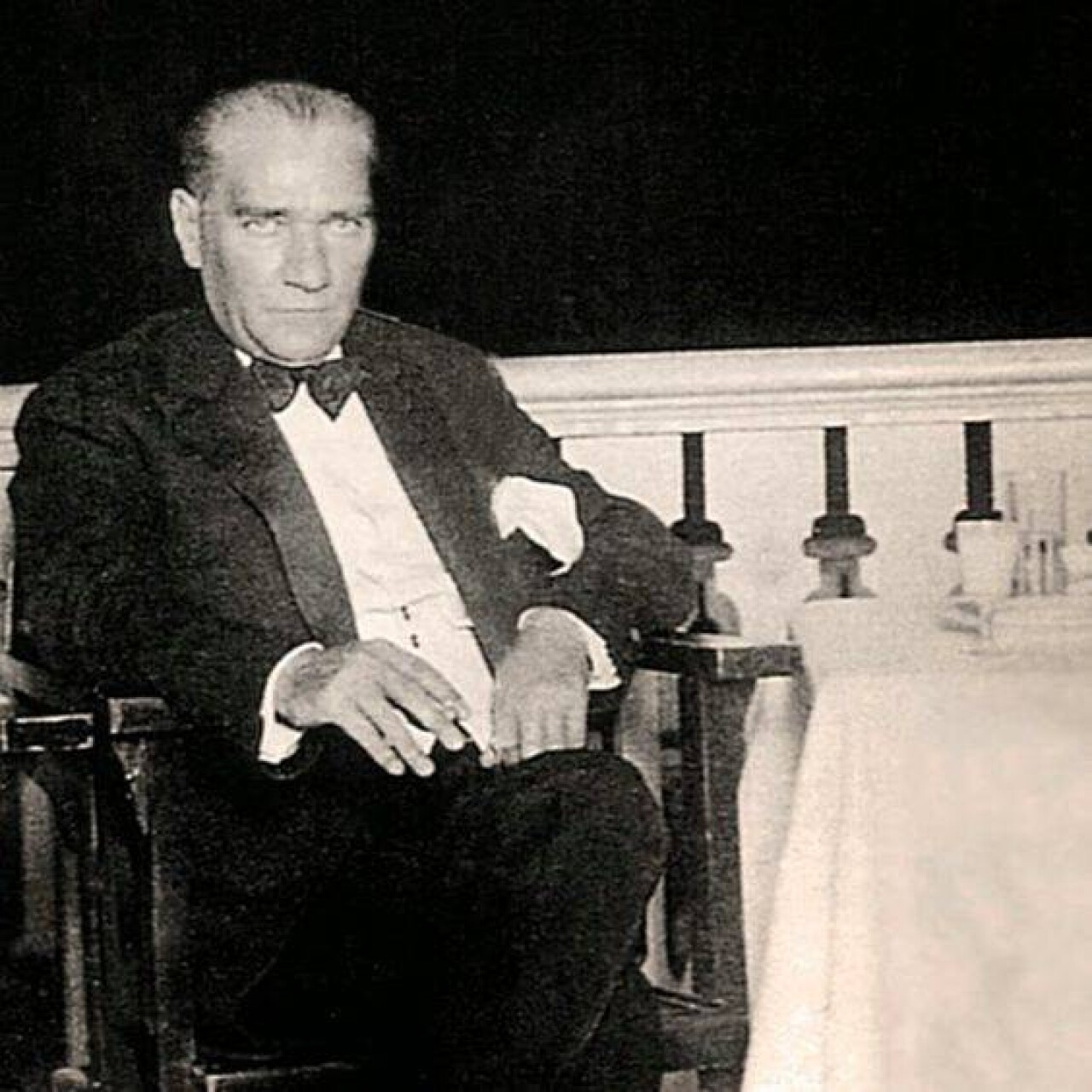 ATATÜRK'ÜN BİRBİRİNDEN GÜZEL FOTOĞRAFLARI 191