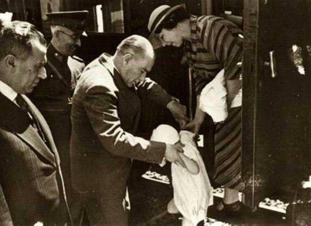 ATATÜRK'ÜN BİRBİRİNDEN GÜZEL FOTOĞRAFLARI 133