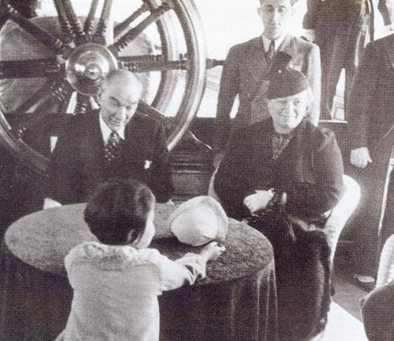 ATATÜRK'ÜN BİRBİRİNDEN GÜZEL FOTOĞRAFLARI 132