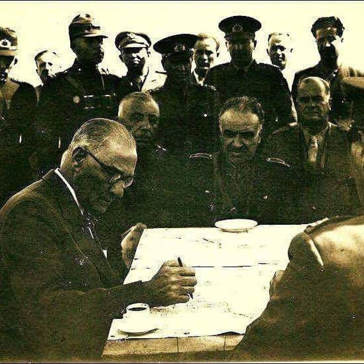 ATATÜRK'ÜN BİRBİRİNDEN GÜZEL FOTOĞRAFLARI 123