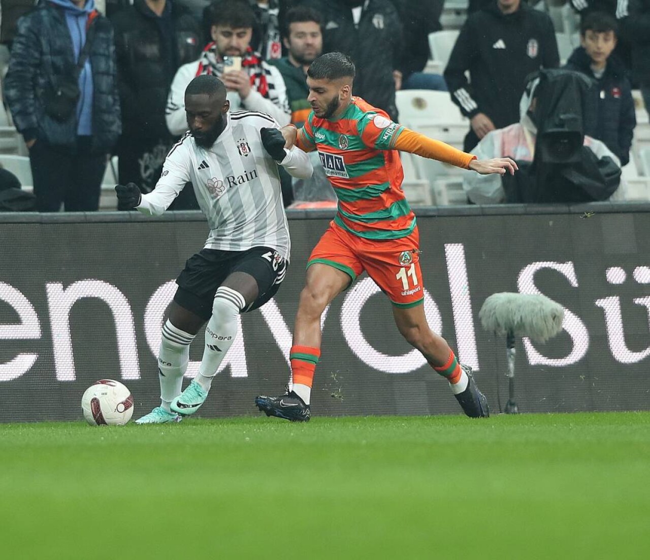 Beşiktaş Alanyaspor'a kaybetti: Galibiyet özlemi 3 maça çıktı 29