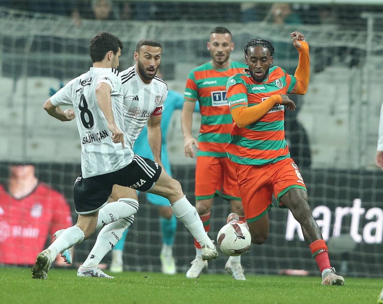 Beşiktaş Alanyaspor'a kaybetti: Galibiyet özlemi 3 maça çıktı 16