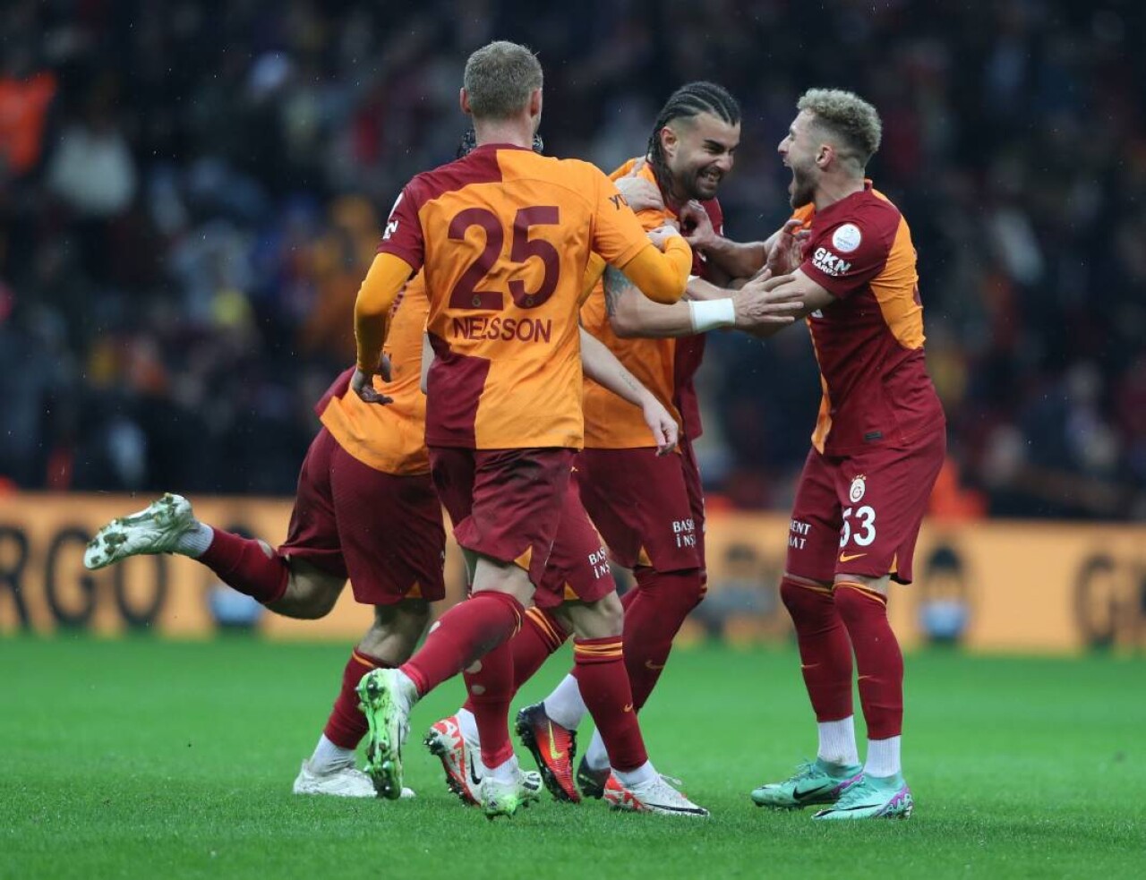 Aslan 3 puanı 3 golle aldı! 30