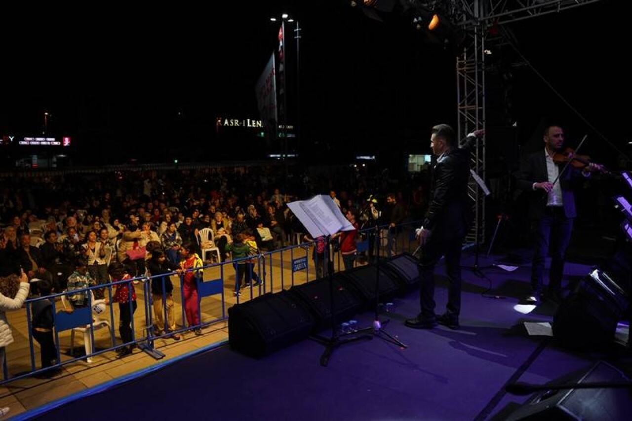 Dudullu Meydanı Ahmet Ermiş ile coştu 28