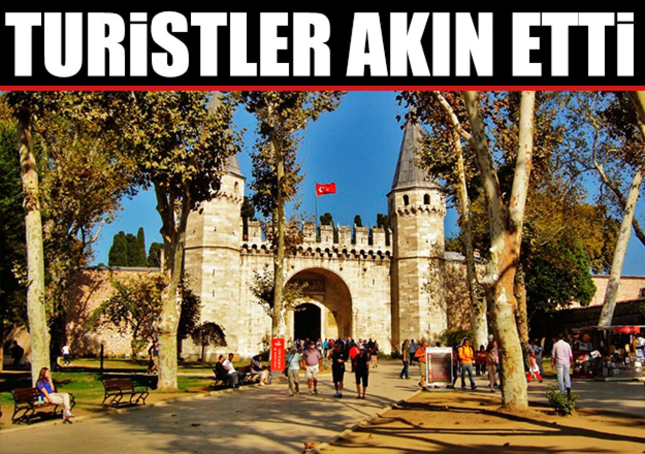 Turistler Topkapı Sarayı'na akın etti