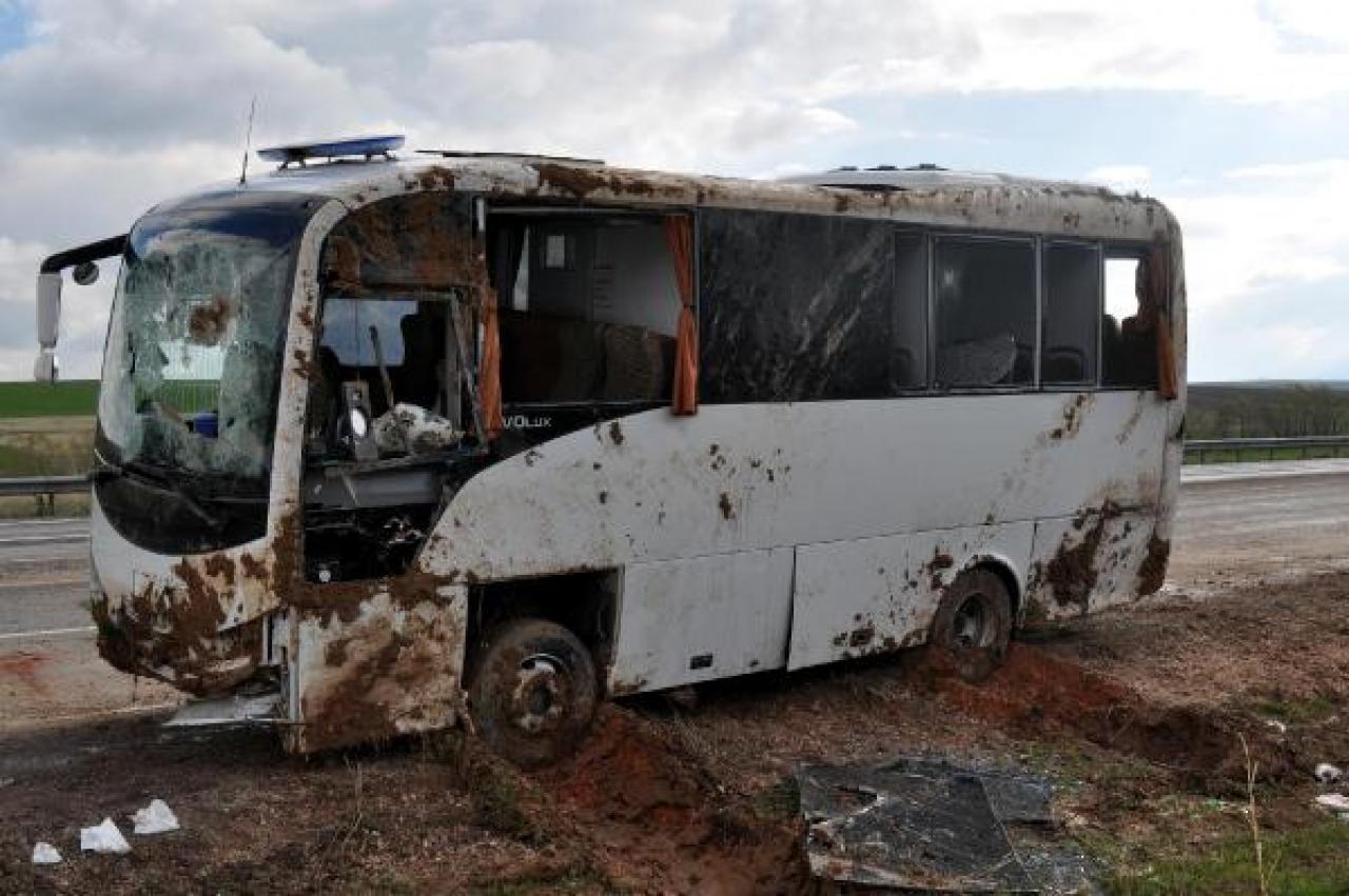 Cezaevi nakil aracı devrildi: 1 mahkum öldü, 13 yaralı