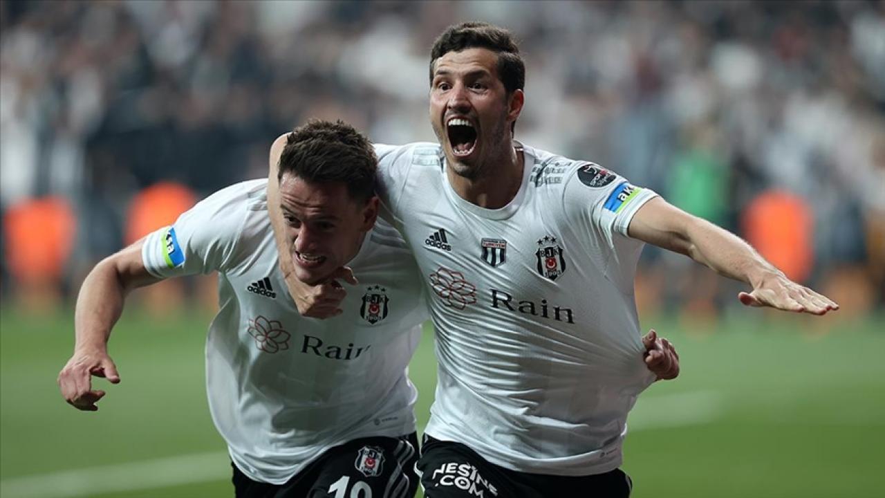 Beşiktaş, Galatasaray'ı 3-1'le geçti!