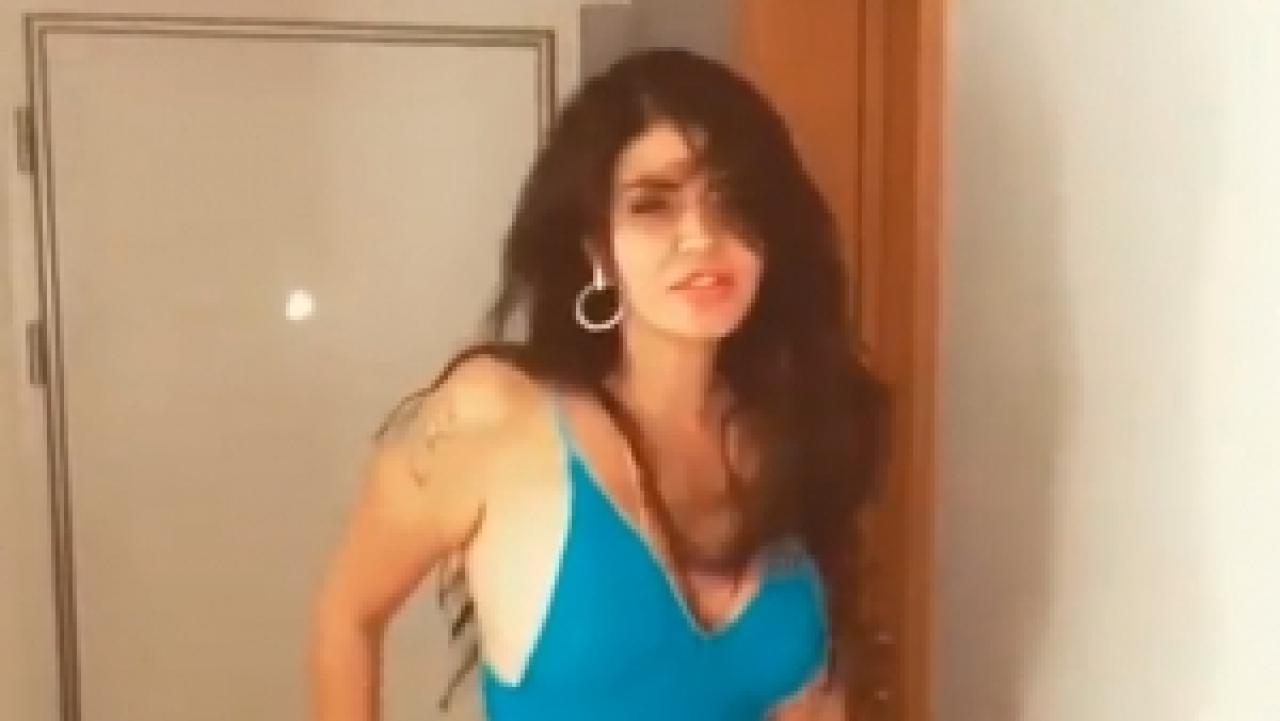 Ebru Polat'tan Reynmen şarkısına seksi video!