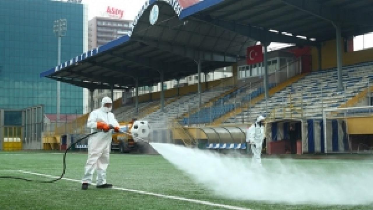 Mahmutbey Stadı, Cuma namazı için hazır hale getirildi 