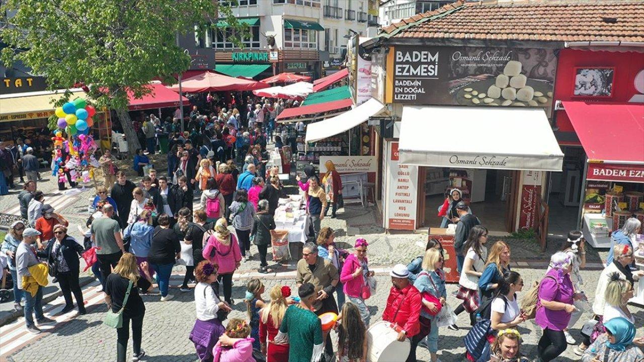 Kakava Şenlikleri için geldiler. Tava ciğer sırasına girdiler