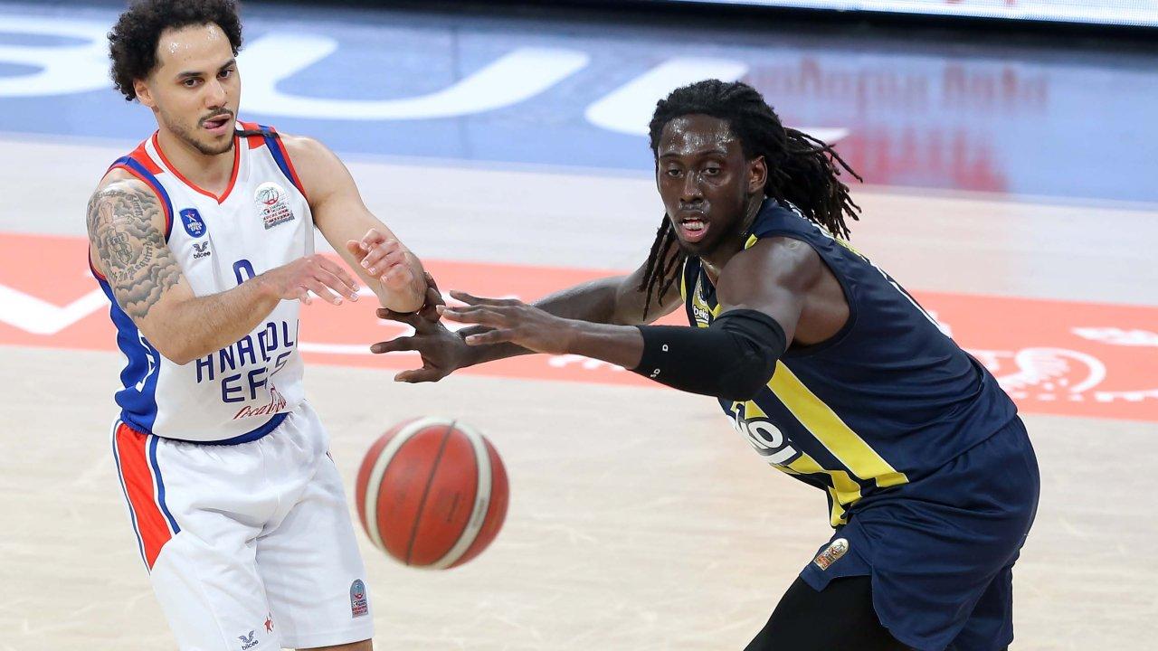 Anadolu Efes, Fenerbahçe Beko'yu yendi