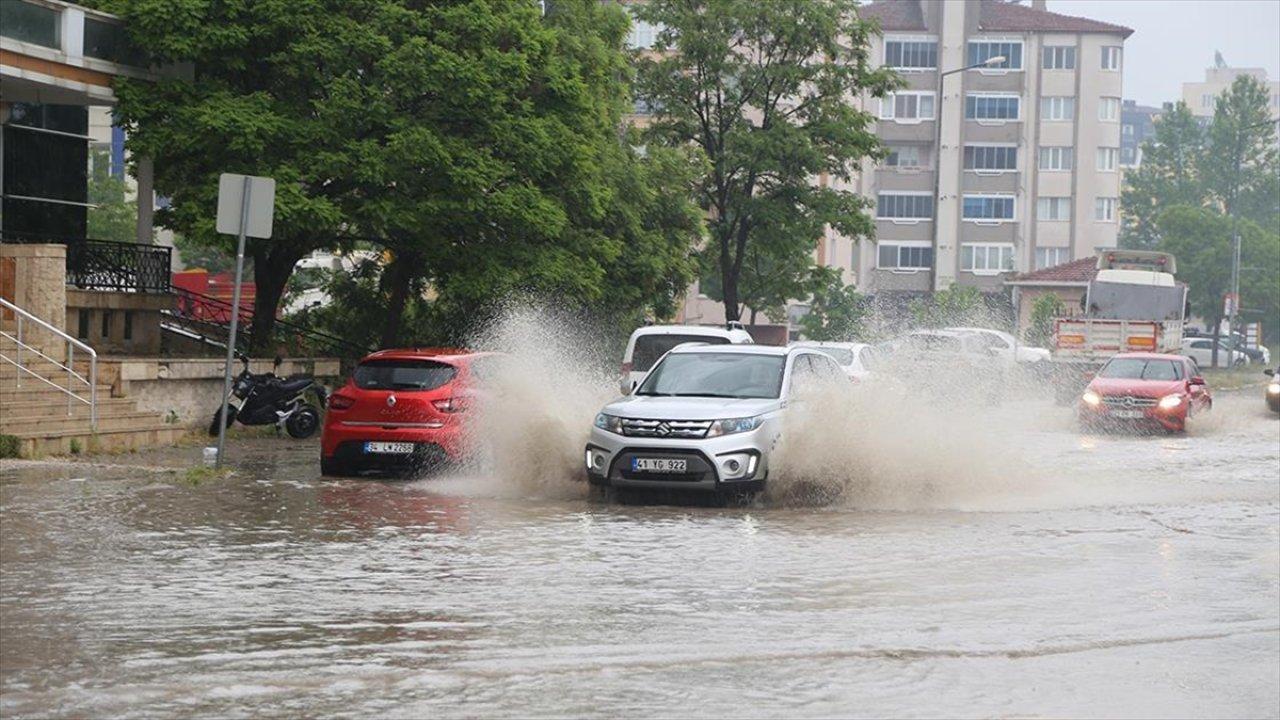 Türkiye yağmura teslim! Edirne'de sağanak, su baskınlarına yol açtı