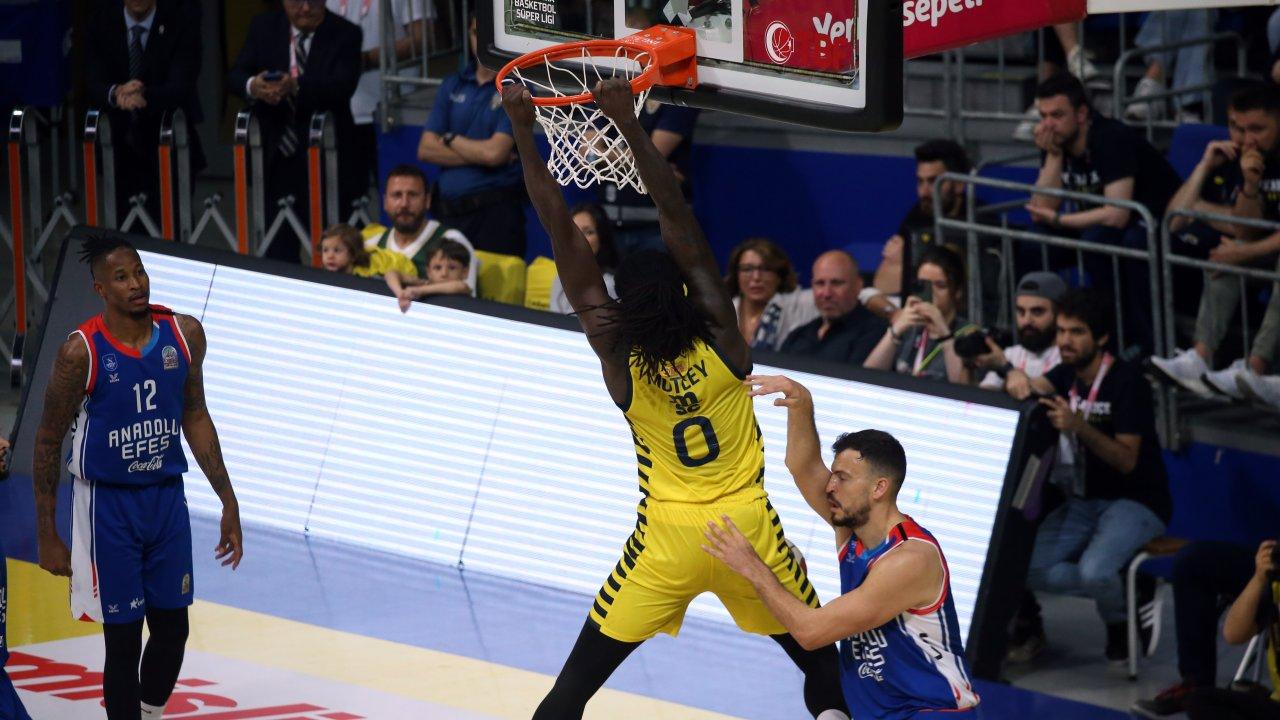 Fenerbahçe Beko'dan Anadolu Efes'e tarihi fark!