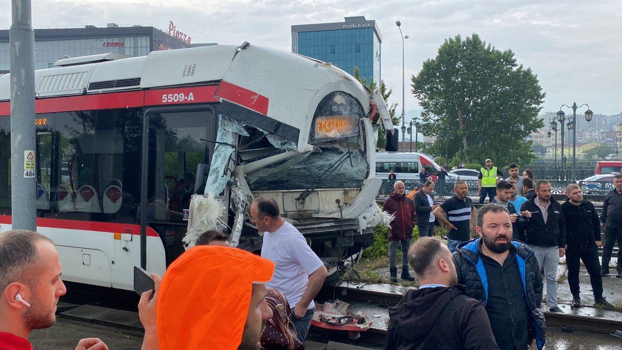 Son dakika haberi.. İki tramvay kafa kafaya çarpıştı! Çok sayıda yaralı var!