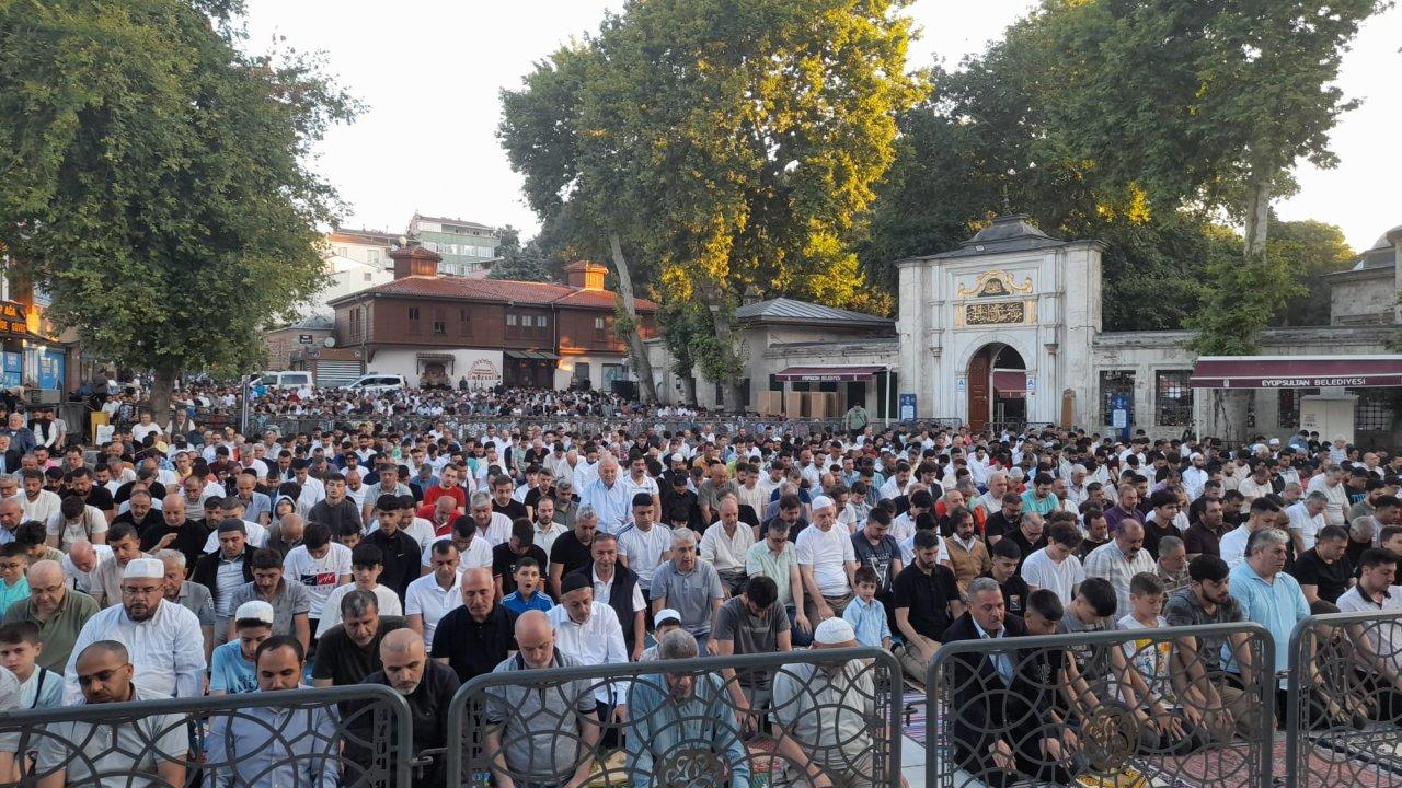 Ayasofya'da binlerce kişi bayram namazı kıldı