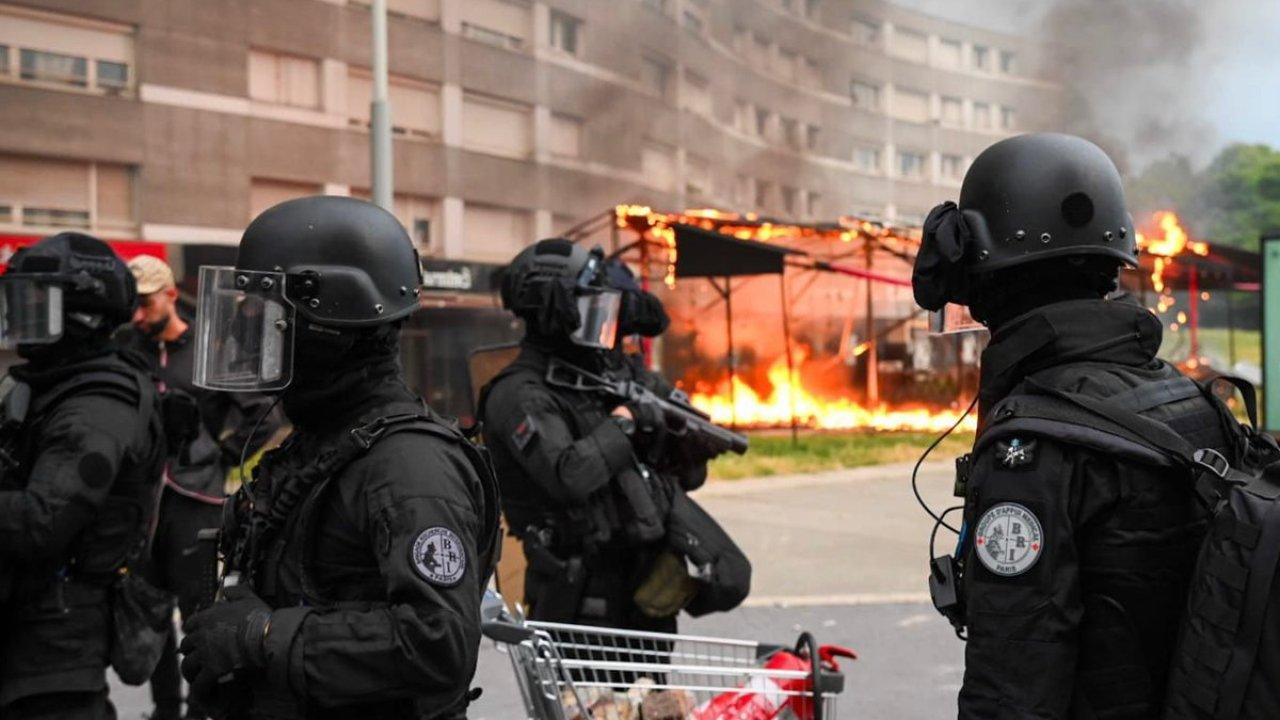 Fransa’daki protestolarda gözaltına alınanların sayısı 667 oldu