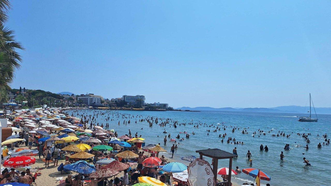 Bayramda akın ettiler: Plajlar doldu taştı