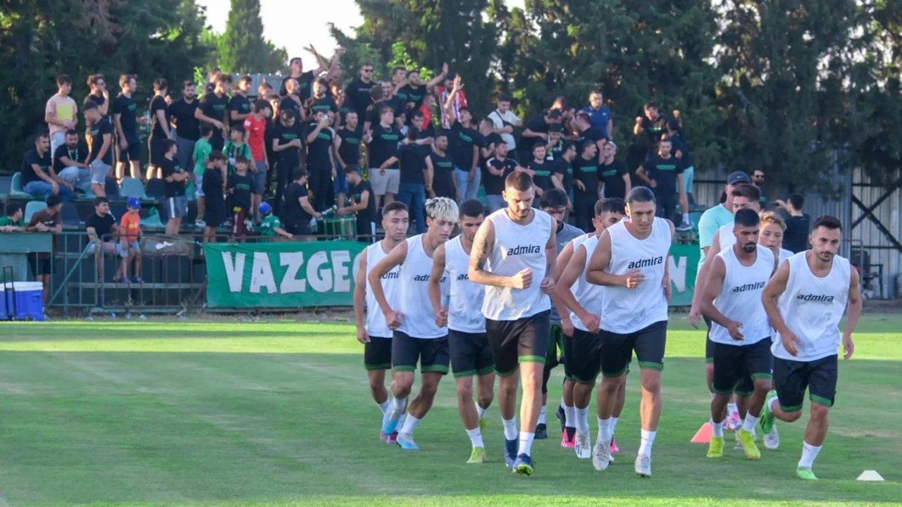 Akhisarspor imzaları attırdı, sezonu açtı