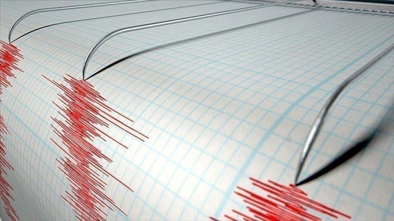 Endonezya'da 5,4 büyüklüğünde deprem