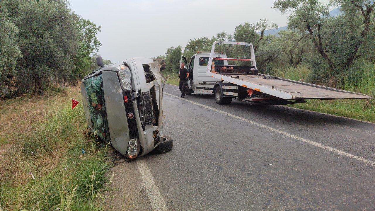 Takla atan otomobilin sürücüsü hayatını kaybetti; 2 yaralı