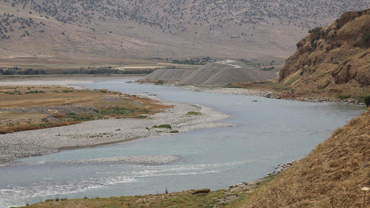 İran kuraklığın pençesindeki Irak'a akan nehrin suyunu kesti