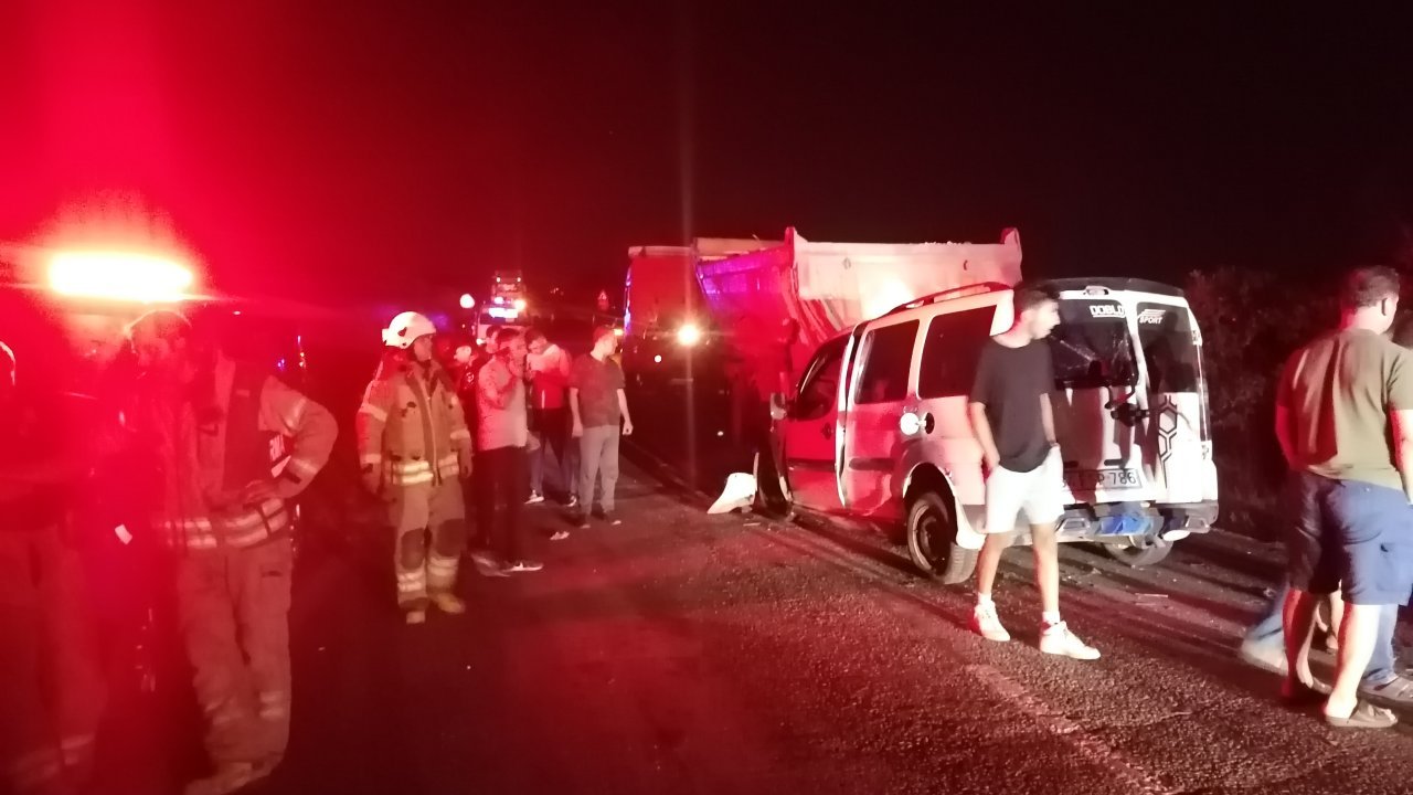 Alkollü sürücü jandarma ve itfaiye ekiplerinin arasına daldı: 1 ölü, 1 yaralı