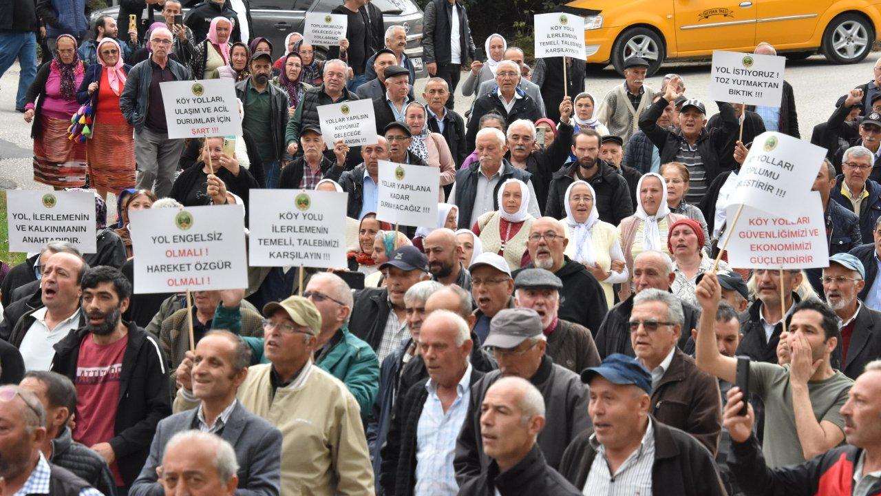 Mahalleliden 'Yolumuz yapılsın' eylemi: 'Çocuklarımızın geleceği için istiyoruz'