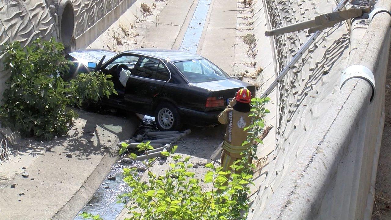 17 yaşındaki sürücü otomobiliyle su kanalına uçtu